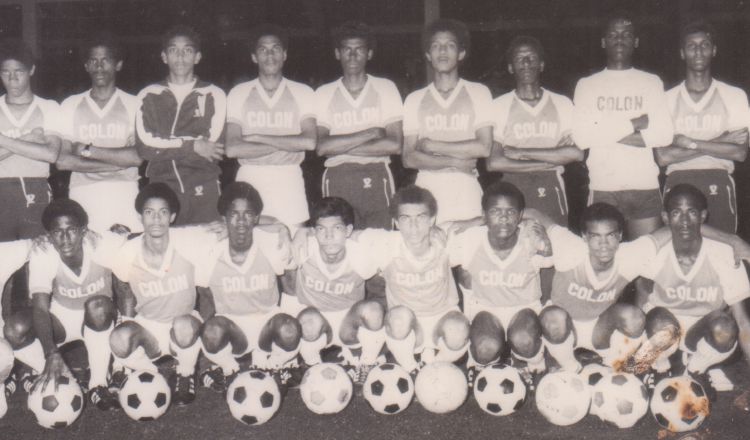 Armando Javier Dely Valdés (tercero abajo de izquierda a derecha), fue campeón juvenil con el equipo de Colón. Cortesía