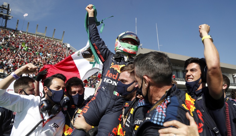 Sergio Pérez terminó en el tercer lugar en el GP de México. Foto:EFE