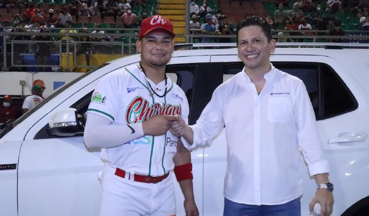 El chiricano Rodrigo Vigil, premiado como el Jugador Más Valioso del actual Campeonato Nacional de Béisbol Mayor. Foto:Fedebeis