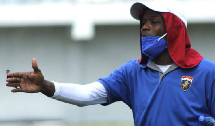 Jorge Dely Valdés, técnico de Plaza Amador Foto: @cdplazaamador