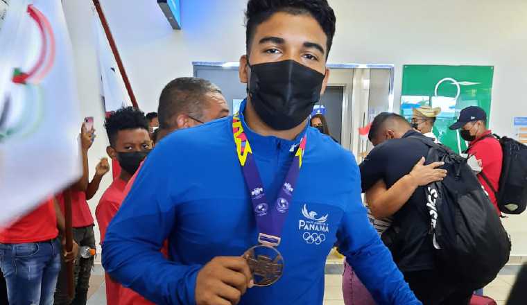 Max Madrid ganó bronce en lucha. Foto: Pandeportes