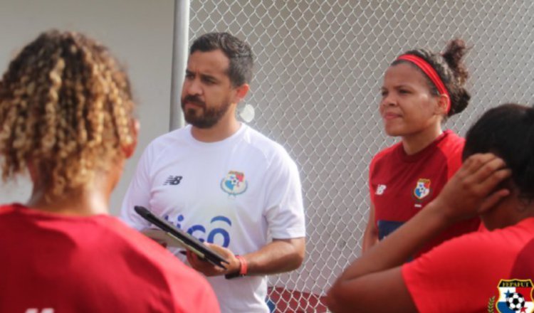 'Nacho' Quintana, técnico de Panamá. Foto: Fepafut