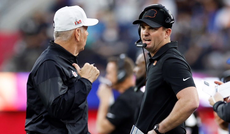 Zac Taylor (der.) entrenador de los Bengals. Foto:EFE