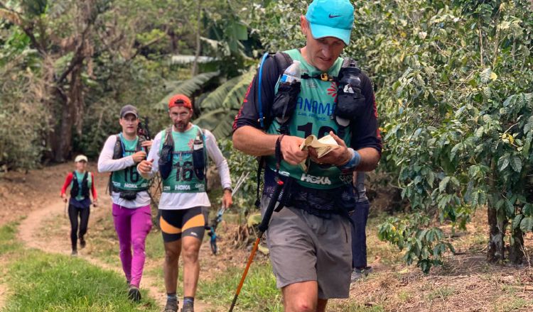 Los equipos llegando a Boquete tras subir y bajar el volcán Barú. Solo usan mapas y brújulas. @ARPANAMÁ