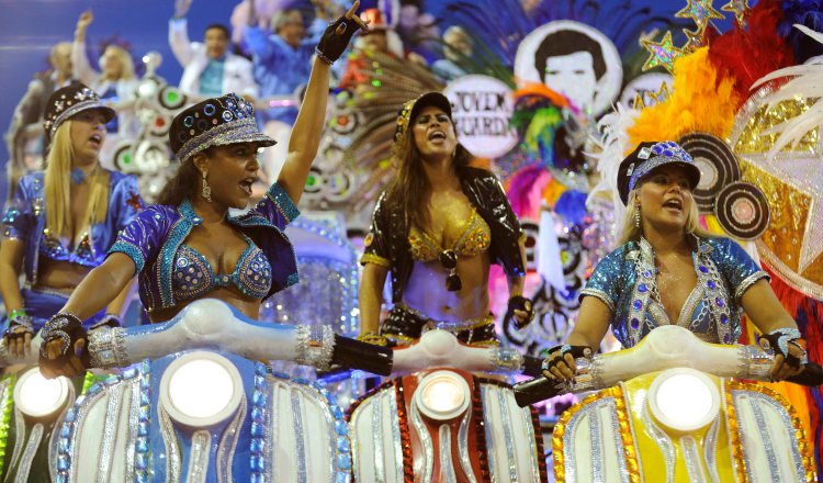 Los Carnavales de Brasil son uno de los más famosos del mundo. En la imagen, carnavales en Rio de Janeiro.  Foto: Fernando Bizerra Jr.
