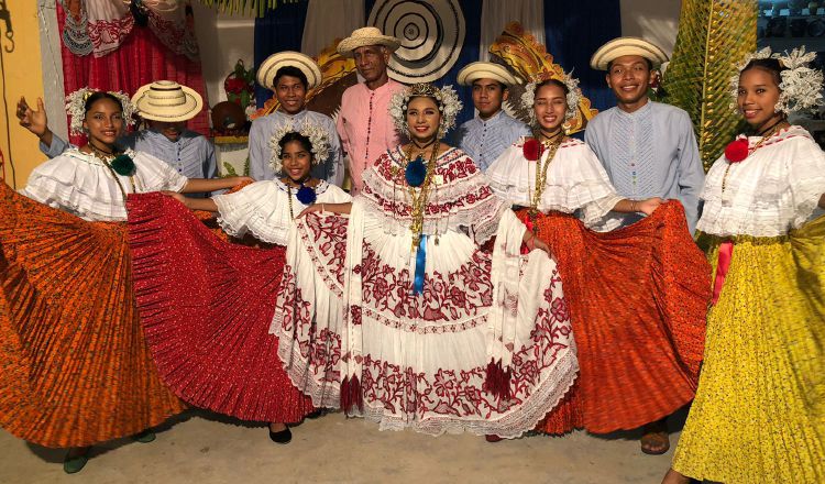 Somos Panamá, un conjunto folclórico juvenil en formación que agrupa jóvenes de los distritos de Chame y San Carlos, bajo la dirección del docente Raúl Graziani. Cortesía