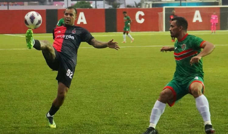 El partido que cerró la décima jornada se celebró ayer en el estadio de Los Andes. Cortesía/Sporting