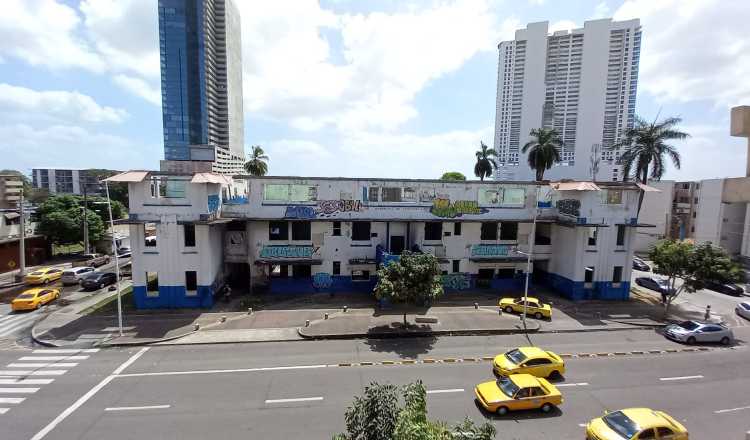 Esta estructura, que data de 1929 y que albergaba a dos escuelas, fue desalojada a partir del año lectivo 2017, por su deterioro. Archivo
