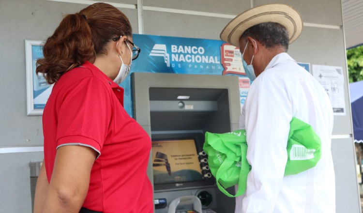 Por un lado, los adultos mayores aprendieron a utilizar los cajeros, y por el otro, la pandemia aceleró el proceso para que estos dispositivos se usen menos, dando paso a las transacciones electrónicas. Cortesía