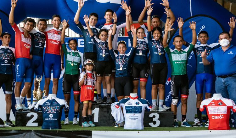 Ganadores en la diferentes categorías en la Vuelta de la Juventud que se realizó eChiriquí. Foto: Fepaci