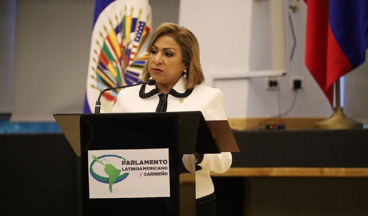 La fiscal general, Waleska Hormechea en el hemiciclo del Parlamento Latinoamericano y Caribeño. Cortesía