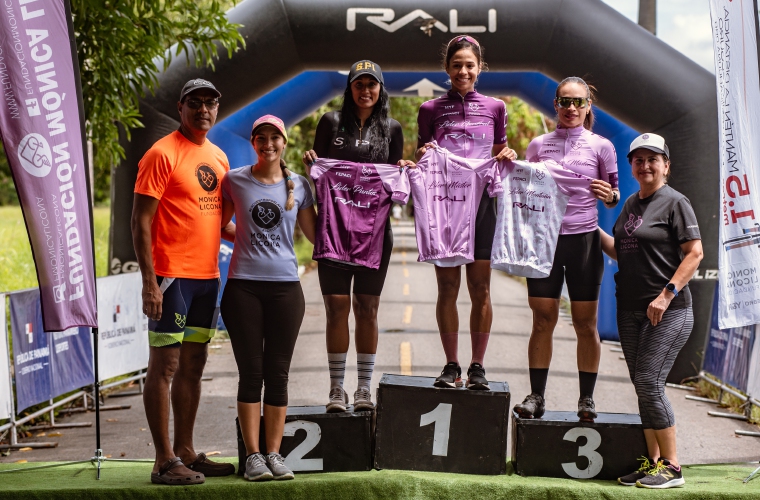 Wendy Ducreux con el jersey de campeona general. Foto: Fepaci