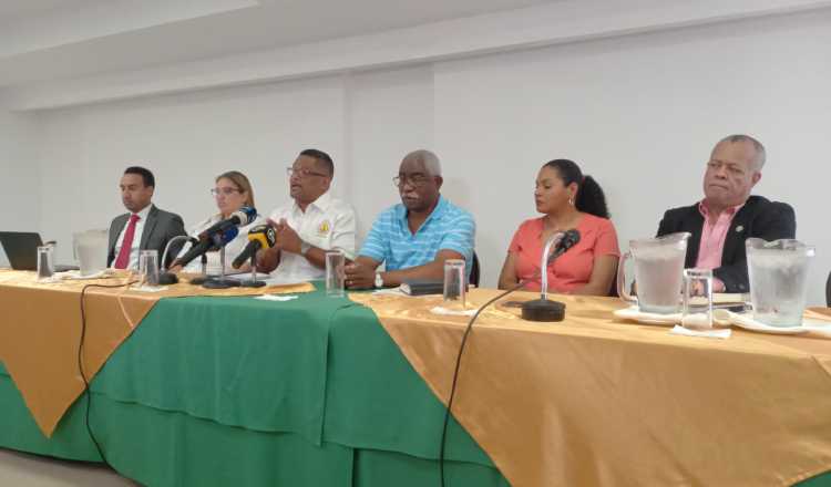 Miembros de Sitiespa en la conferencia de prensa. Luis Avila