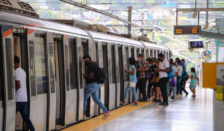 De lunes a viernes, por la Línea 1 se movilizan cerca de 240 mil pasajeros diarios, según las estadísticas del medio de transporte. Archivo