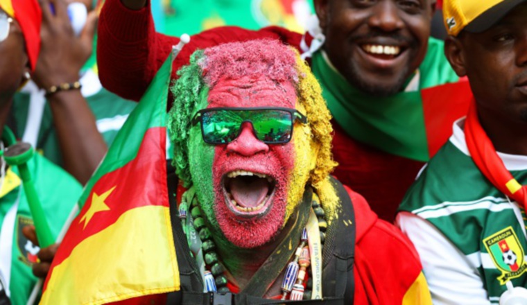 5-  Africanos, muy pintoresco y alegre, este de  Camerún lo demuestra.