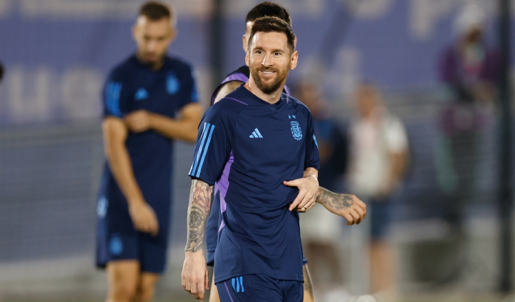 Leo Messi se encuentra con la seleccción de Argentina en Catar. Foto:EFE