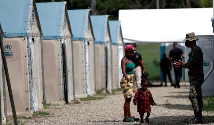 Muchos de los infantes nacen el trayecto de migración. Archivo