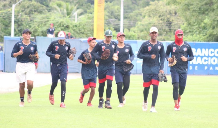 Jugadores del seleccionado panameño U18 durante los entrenamientos. Foto: Fedebeis