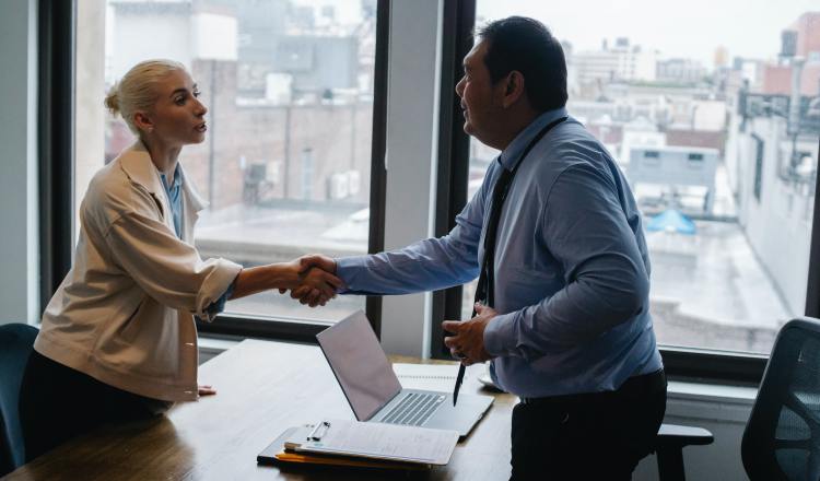 El mayor reto vinculado con el teletrabajo, para los ejecutivos, es construir una cultura empresarial o sentimiento de pertenencia. Pexels