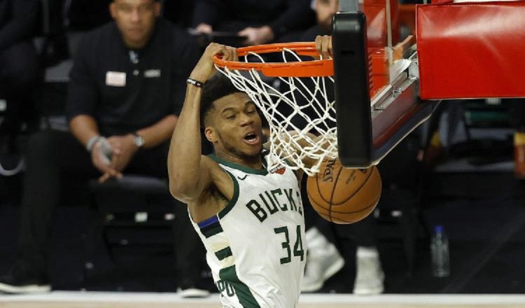 Giannis Antetokounmpo, pívot de los Milwaukeee Bucks. Foto: EFE 