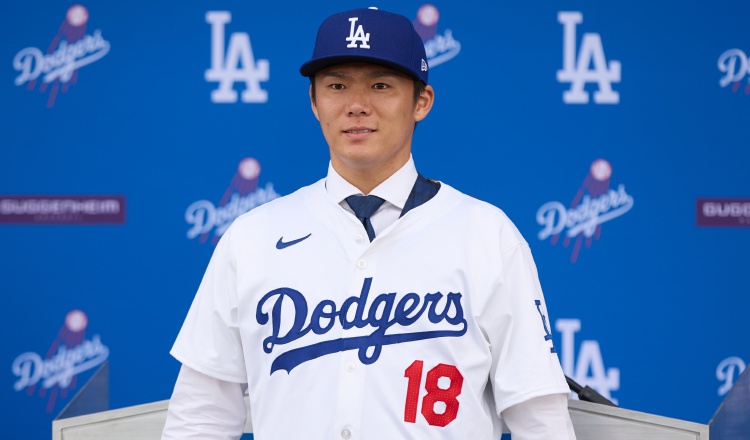 El japonés Yoshinobu Yamamoto jugará con los Dodgers. Foto: EFE