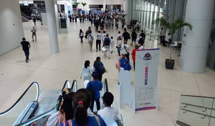 Imagen del día inaugural de las Olimpiadas Mundiales de Robótica que reunió a jóvenes de 81 países en el Panamá Convention Center.  Archivo