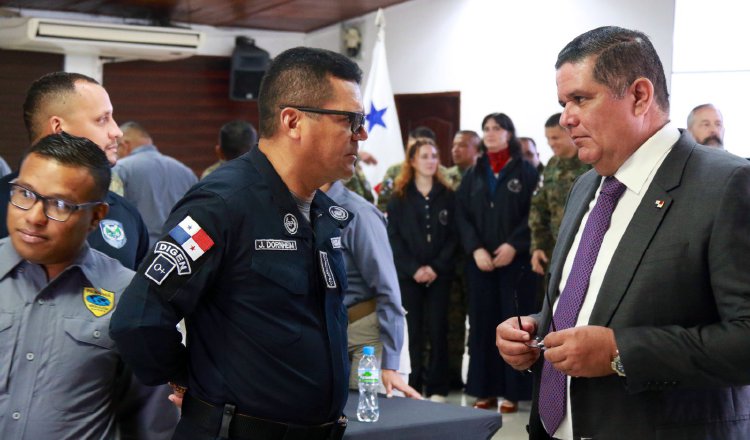 Jhon Dormheim, director de la Policia Nacional junto al ministro de Seguridad, Juan Manuel Pino. Archivo.