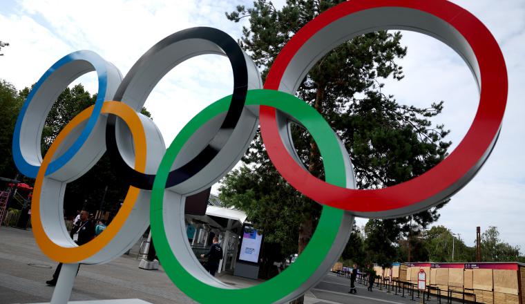Los Anillos Olímpicos durante los Juegos Olímpicos de París 2024. Foto: EFE