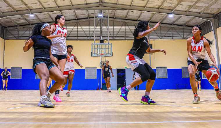 Entrenamiento del equipo de baloncesto de Panamá. Foto: Fepaba