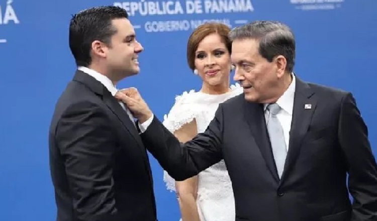 José Gabriel Carrizo junto al expresidente Laurentino Cortizo.  Archivo