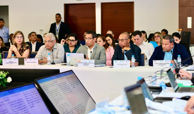 Representantes de partidos políticos legalmente constituidos que se opusieron a subir el financiamiento a los independientes. Cortesía TE