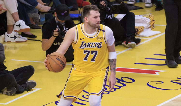 Luka Doncic, juega para los Lakers en la NBA. Foto:EFE