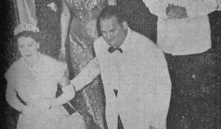 La reina Isabel II junto al presidente José Antonio Remón Cantera. Foto. Grupo Epasa