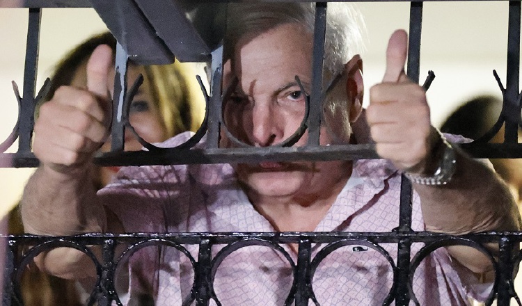 Ricardo Martinelli ha denunciado ser víctima de persecución. EFE