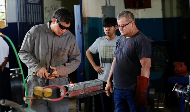 Habrá vacantes en varios niveles educativos y bachilleres. Habrá vacantes en varios niveles educativos y bachilleres. Cortesía