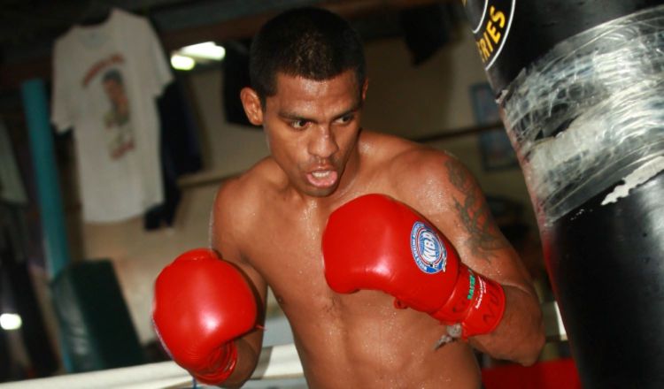 Ricardo 'El Científco' Núñez, se prepara para su pleito titular. Foto: Archivo