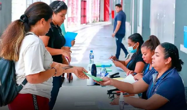 Es necesario que los jóvenes conozcan las necesidades del mercado laboral antes de elegir su futuro profesional.  Cortesía