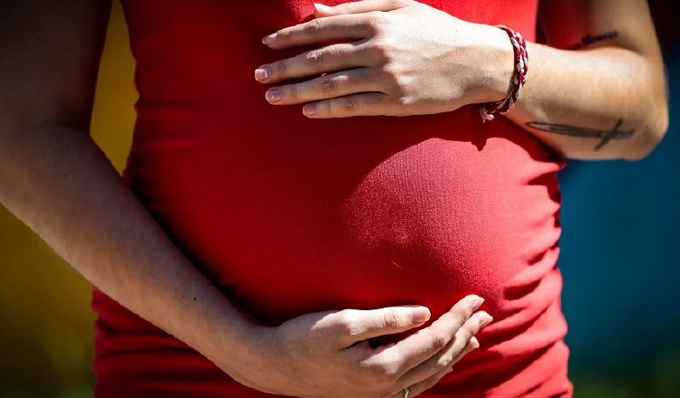 Algunas menores suspenden sus estudios tras un embarazado.