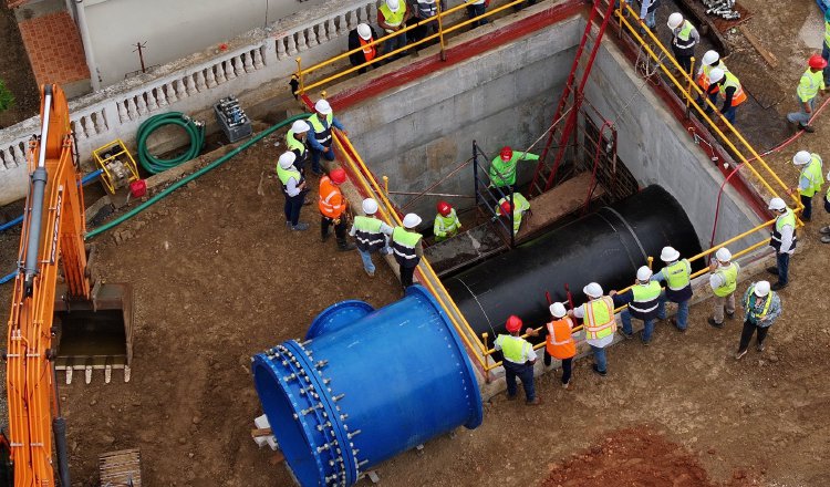 El sábado se ejecutó la conexión de Chilibre con el Anillo Hidráulico Este, dirigido a dotar de agua potable a residentes de este sector. El sábado se ejecutó la conexión de Chilibre con el Anillo Hidráulico Este, dirigido a dotar de agua potable a residentes de este sector. Cortesía