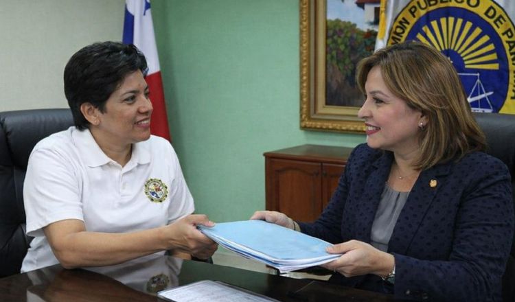 El Tribunal, durante la sesión del decimoctavo día de audiencia, emitió una tercera boleta a nombre de Rodríguez Araúz para que comparezca a rendir su declaración.  Ilustrativa / CHATGPT