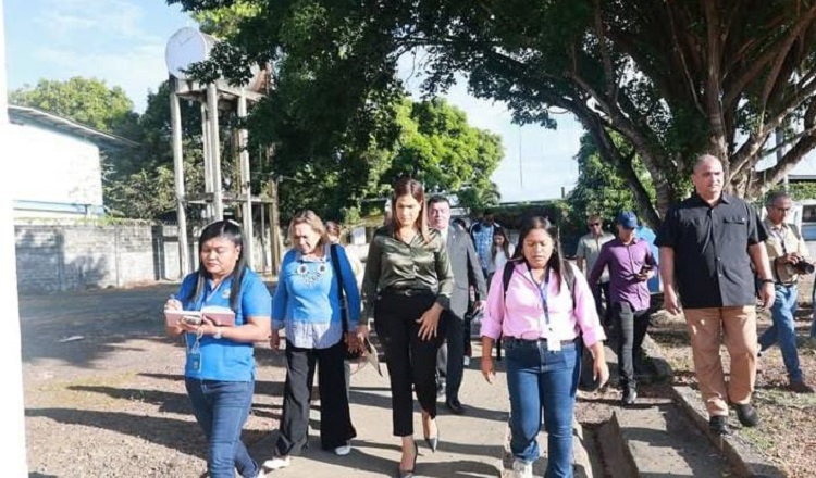 El pasado 5 de febrero, la diputada Alexandra  Brenes realizó la visita al albergue de Tocumen que ha generado este nuevo escándalo. Archivo