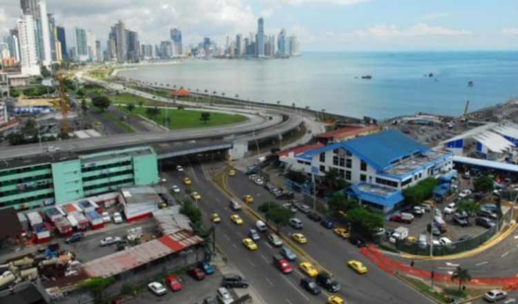 Vista panorámica del viaducto de la Avenida 3 de noviembre. Vista panorámica del viaducto de la Avenida 3 de noviembre. Cortesía