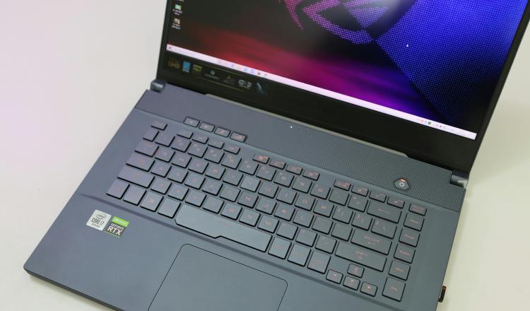 La carátula de las computadoras será de color rojo, como ha dispuesto el Meduca en las reglas.  Foto ilustrativa