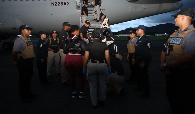 En los últimos años se están realizando deportaciones voluntarias y de personas que no cumplen con las normas migratorias o las violan Archivo