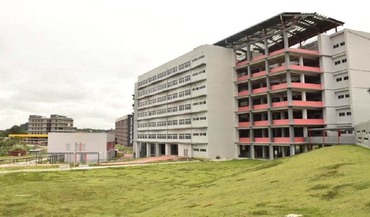 Vista de los edificios que compondrán el centro universitario. Vista de los edificios que compondrán el centro universitario. Cortesía