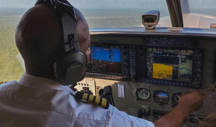 El principal déficit de controladores aéreos lo enfrenta el Centro de Control de Tránsito Aéreo, en el que laboran 63 profesionales. Foto ilustrativa