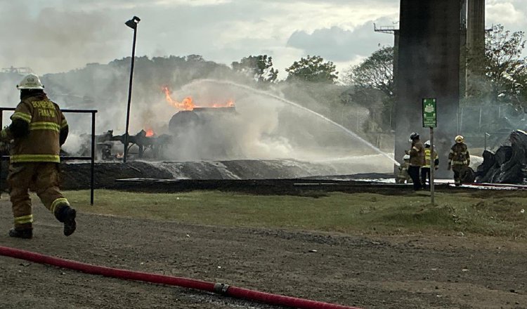 Alrededor de 75 personas participaron para controlar el fuego. Cortesía