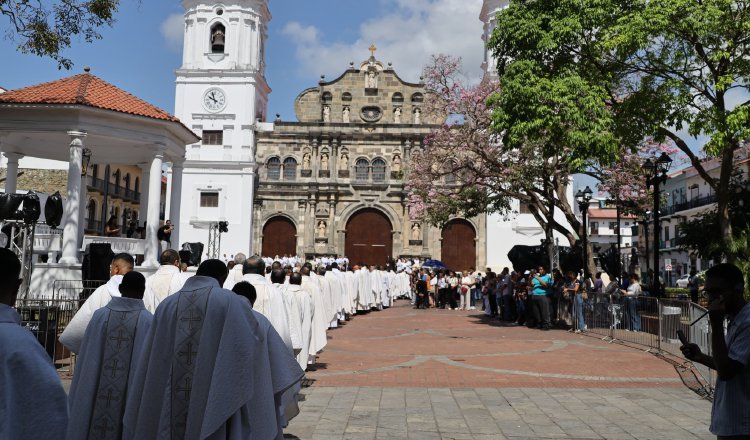 La Misa Crismal, en la que se bendicen los aceites que utilizan los sacerdores y se renuevan los votos forma parte de las celebraciones. Cortesía