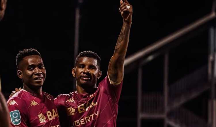 Tomás Rodríguez y Fidel Escobar, anotaron en el triunfo del Saprissa. Foto: deportivo_saprissa