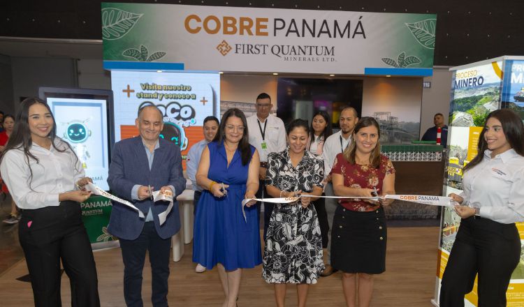 Inauguración del "stand" de Cobre Panamá en Expo Vivienda Capac 2026, la feria inmobiliaria de la Cámara Panameña de la Construcción.  Cortesía 